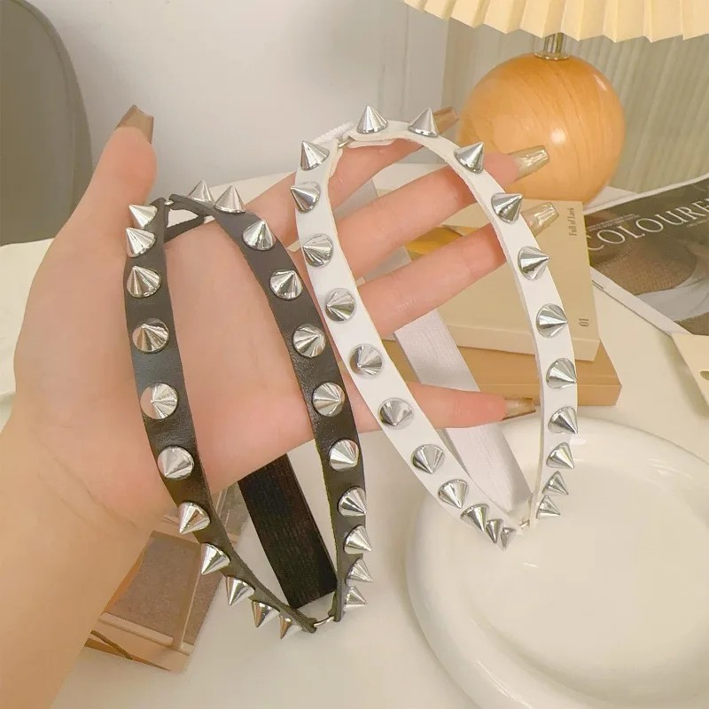 Double Row Cone Spike Leg Gart - Body Jewelry By The Chain Gang 评论和价格
