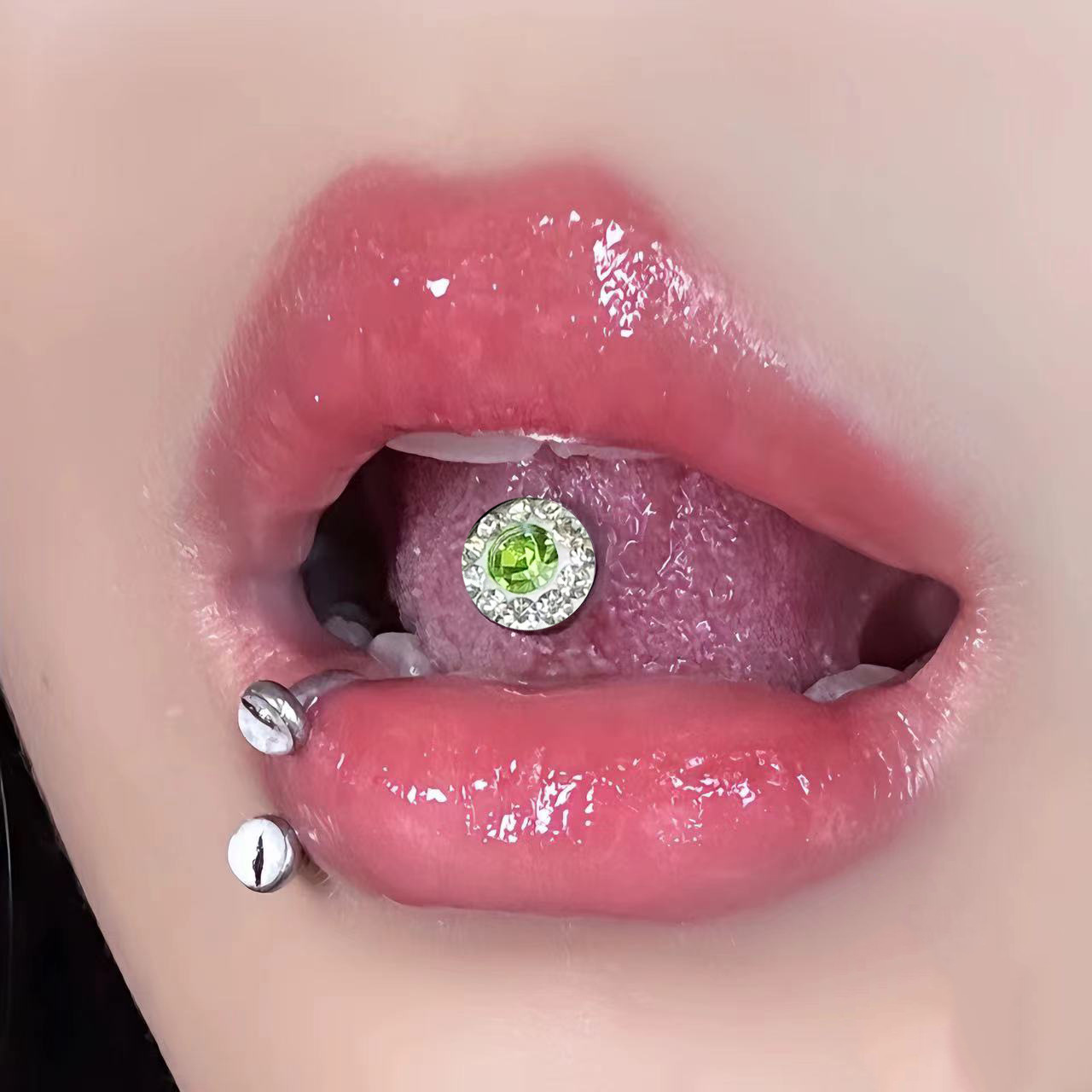 Trendy Round-Shape Clay-Paved  - Body Jewelry Plus 评论和价格
